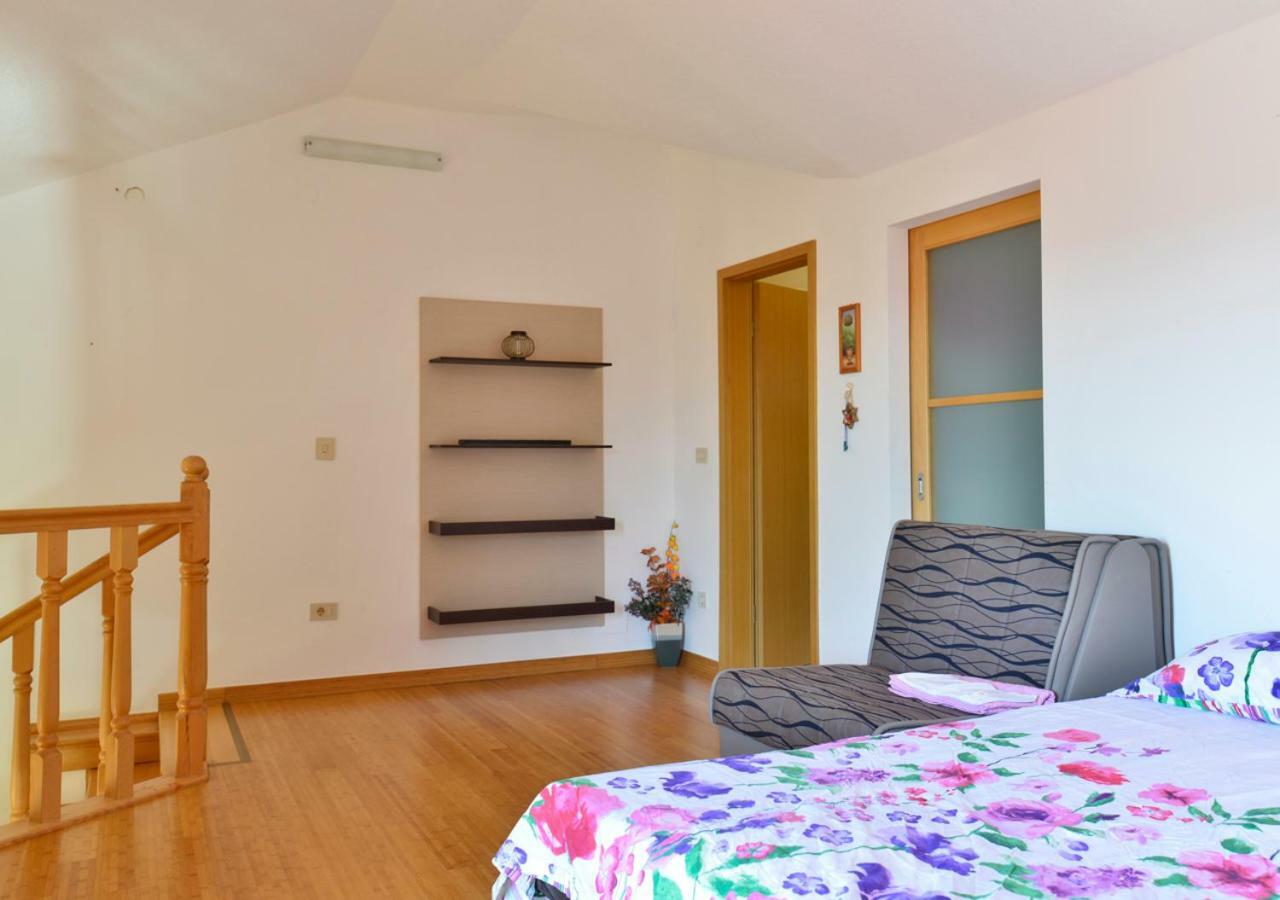 Ferienwohnung App Cerneka Umag Exterior foto